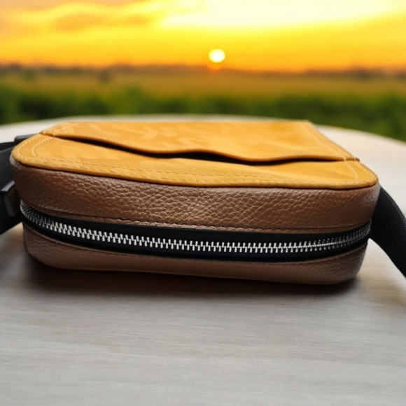 NWOT Michael Kors Crossbody/Messenger/Travel/Flight Bag - Picture 7 of 12